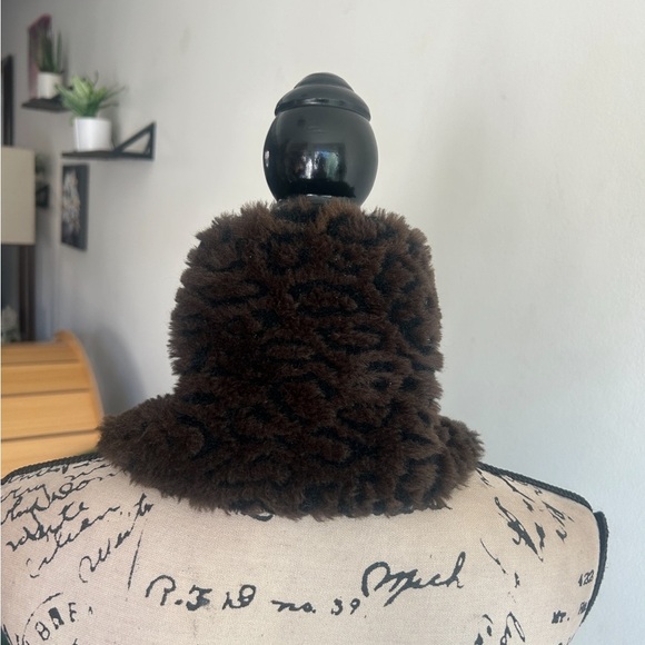 Tasha Polizzi Faux Fur Leopard Print Wrap - Picture 4 of 7